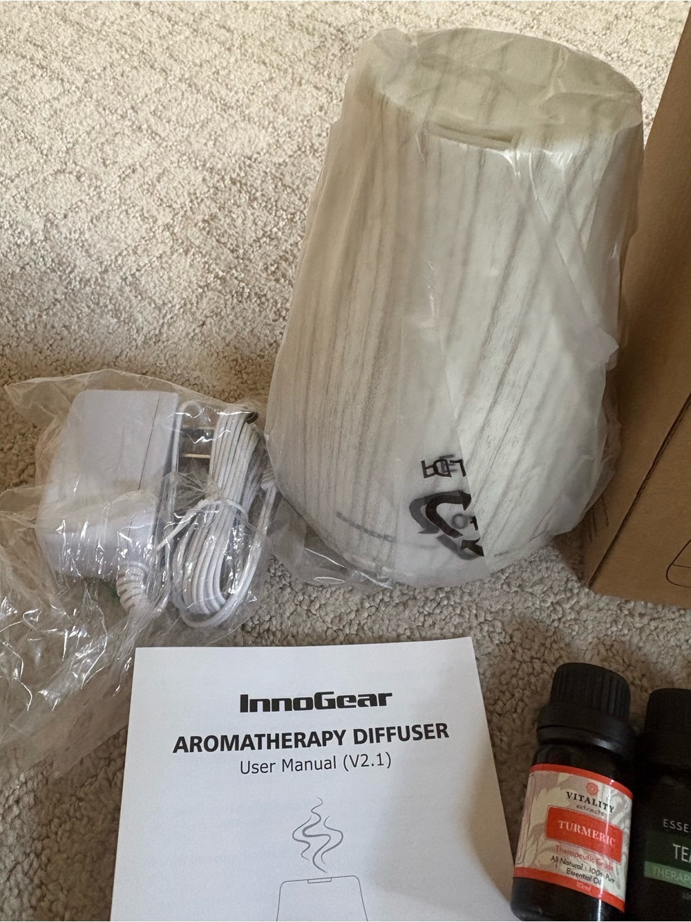 Aromatherapy diffuser and oils - Picture 2 of 7